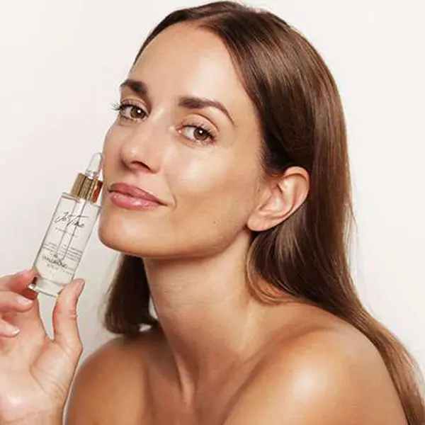 Jenifer Alonso lanza Je'Time, el Perfect Hyaluronic Sérum